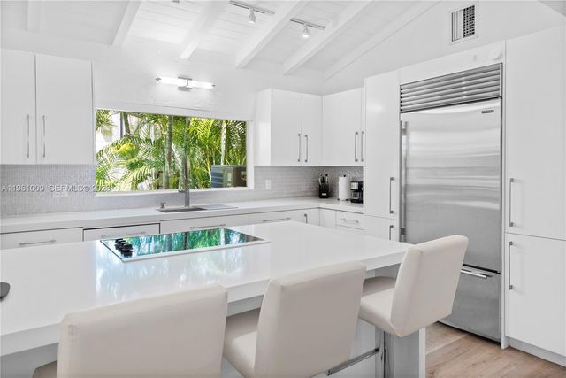 253 N Coconut Ln, Miami Beach, FL 33139