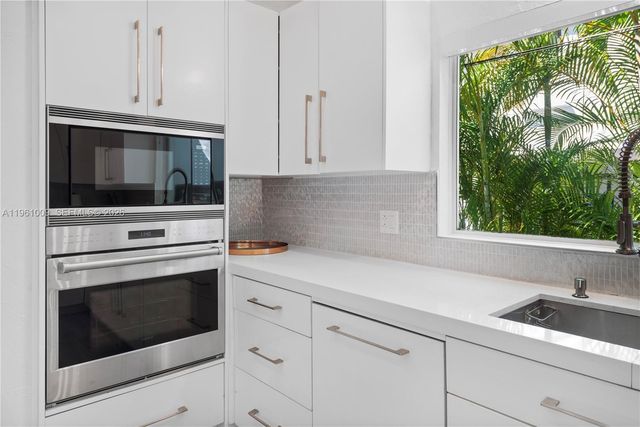 253 N Coconut Ln, Miami Beach, FL 33139