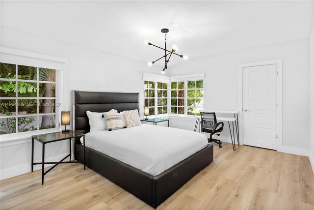 253 N Coconut Ln, Miami Beach, FL 33139