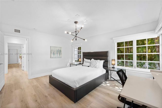 253 N Coconut Ln, Miami Beach, FL 33139