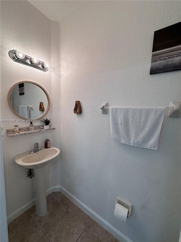 541 Princess Dr, Margate, FL 33068
