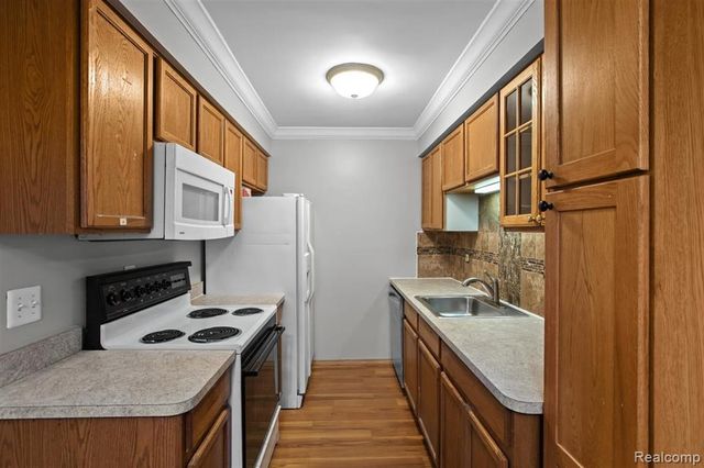 2092 Orchard Crest Street, Utica, MI 48317