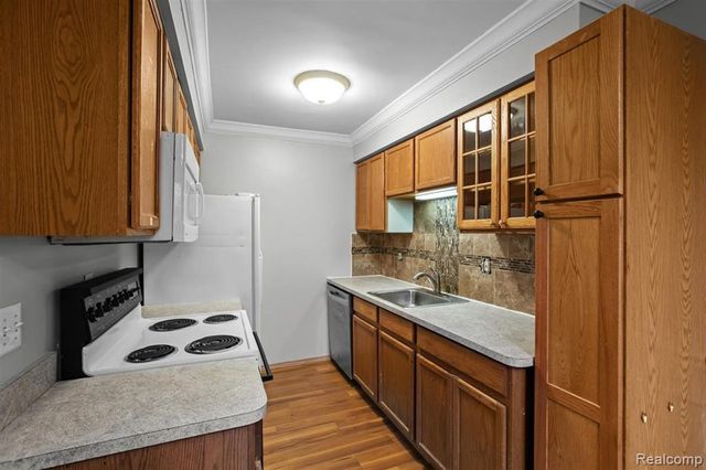 2092 Orchard Crest Street, Utica, MI 48317