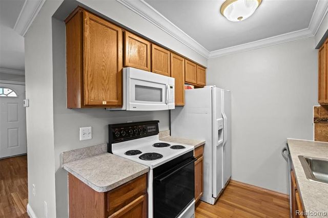 2092 Orchard Crest Street, Utica, MI 48317