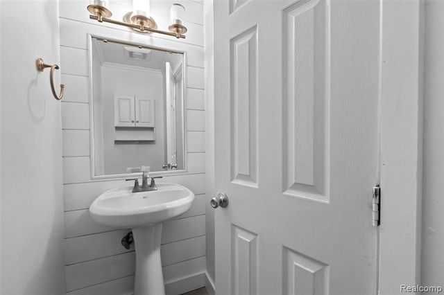 2092 Orchard Crest Street, Utica, MI 48317