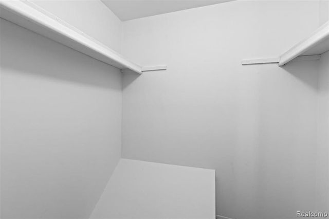 2092 Orchard Crest Street, Utica, MI 48317