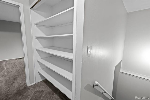 2092 Orchard Crest Street, Utica, MI 48317