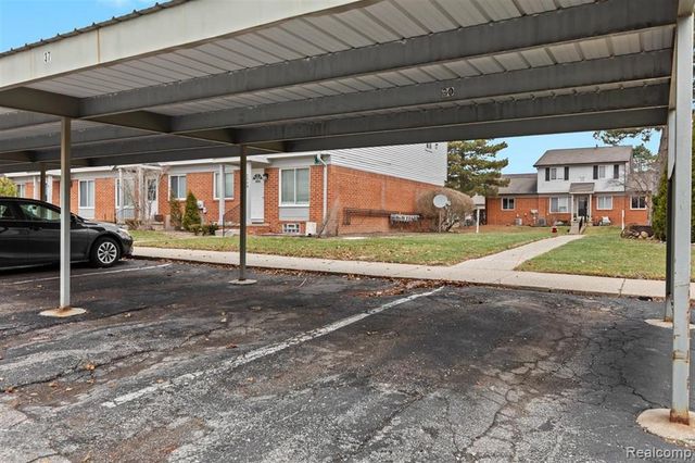 2092 Orchard Crest Street, Utica, MI 48317