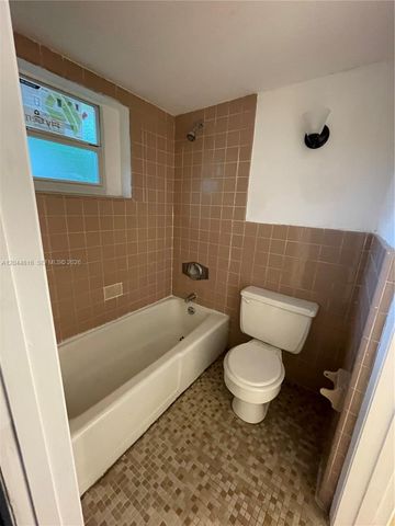 7841 Dunham Boulevard 6, Miami, FL 33138
