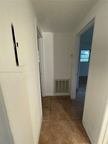 7841 Dunham Boulevard 6, Miami, FL 33138