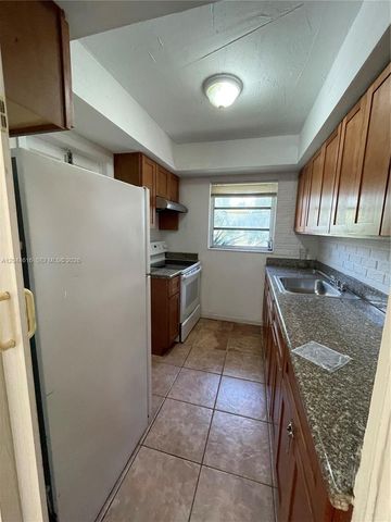 7841 Dunham Boulevard 6, Miami, FL 33138