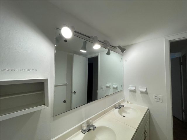 7841 Dunham Boulevard 6, Miami, FL 33138