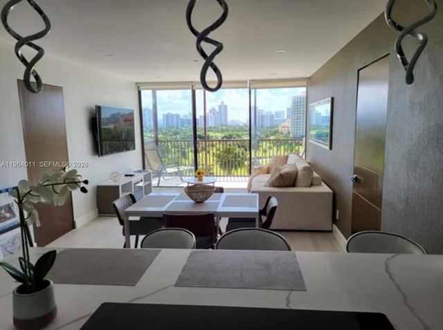 20379 W Country Club Dr 1038, Aventura, FL 33180