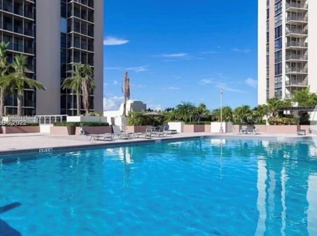 20379 W Country Club Dr 1038, Aventura, FL 33180