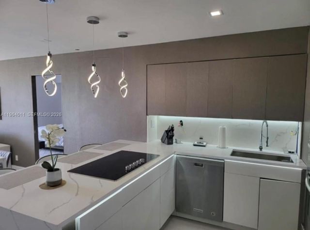 20379 W Country Club Dr 1038, Aventura, FL 33180