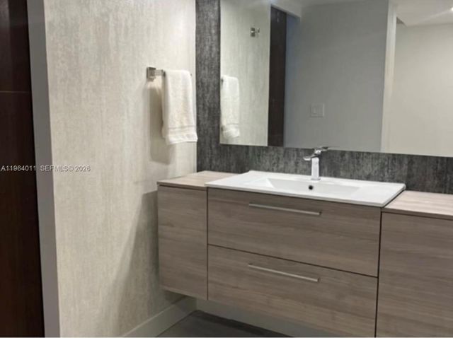 20379 W Country Club Dr 1038, Aventura, FL 33180