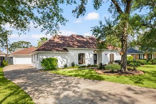 408 Pin Oak Drive, Baytown, TX 77520