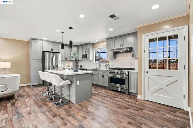 8278 Juniper Ave, Newark, CA 94560