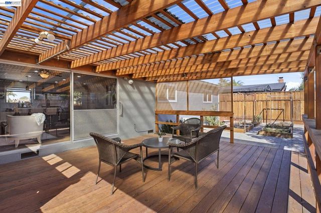 8278 Juniper Ave, Newark, CA 94560