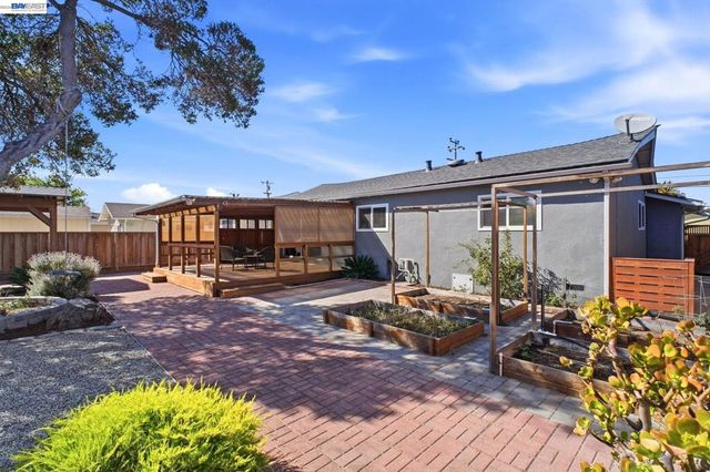 8278 Juniper Ave, Newark, CA 94560