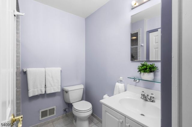 181 Center Ave, Chatham Boro, NJ 07928