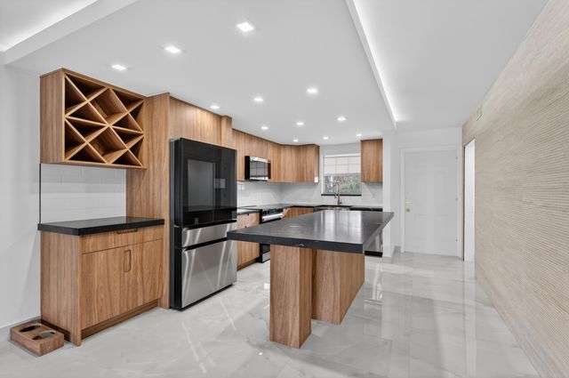 2134 NE 36th Street 82, Lighthouse Point, FL 33064