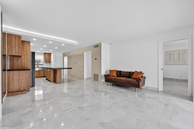 2134 NE 36th Street 82, Lighthouse Point, FL 33064