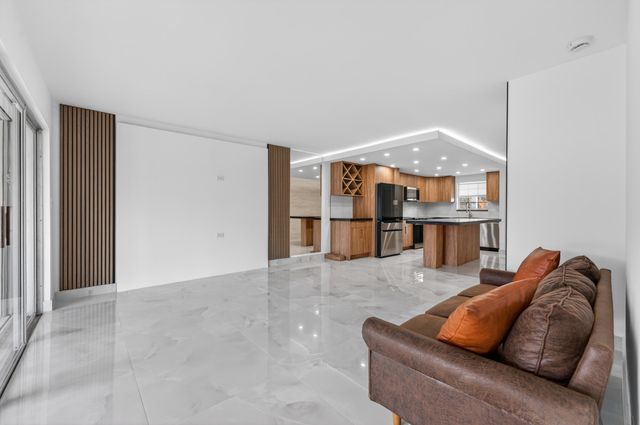 2134 NE 36th Street 82, Lighthouse Point, FL 33064