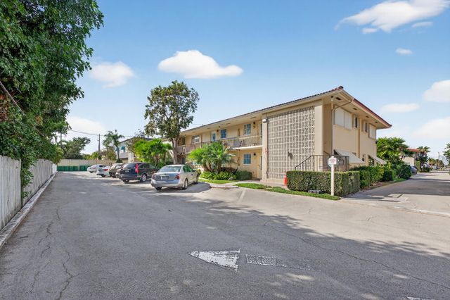 2134 NE 36th Street 82, Lighthouse Point, FL 33064