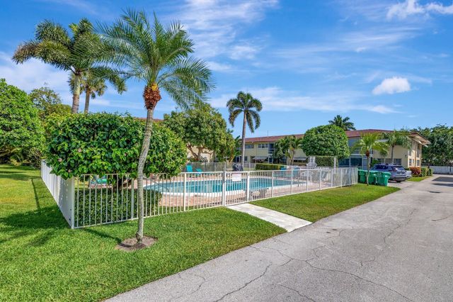 2134 NE 36th Street 82, Lighthouse Point, FL 33064