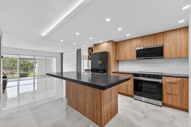 2134 NE 36th Street 82, Lighthouse Point, FL 33064