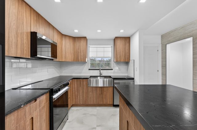 2134 NE 36th Street 82, Lighthouse Point, FL 33064