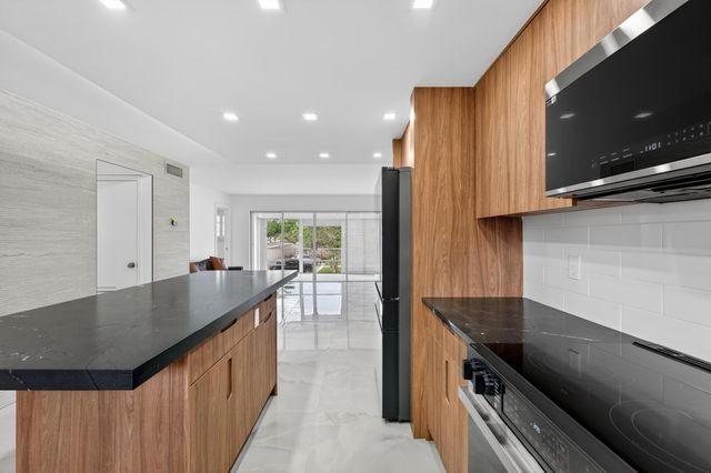 2134 NE 36th Street 82, Lighthouse Point, FL 33064