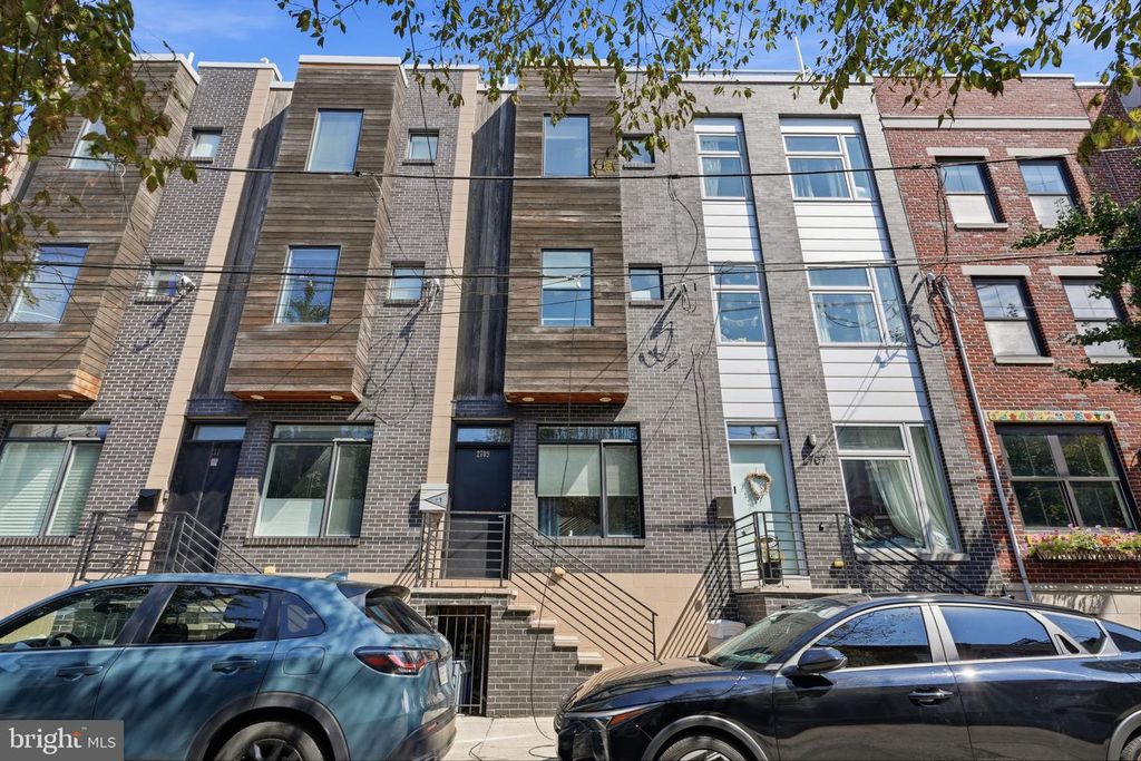 2709 CAMBRIDGE ST, PHILADELPHIA, PA 19130 — exterior