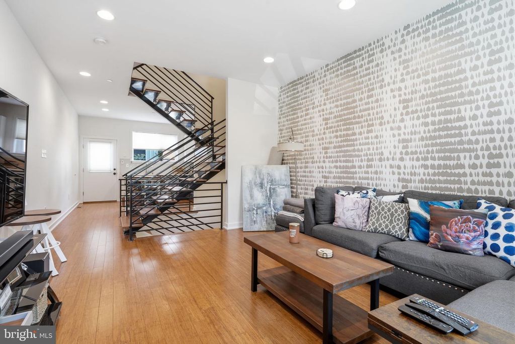 2709 CAMBRIDGE ST, PHILADELPHIA, PA 19130 — photo 3