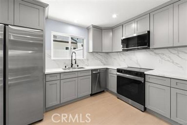 20239 Hartland St, Winnetka (los Angeles), CA 91306