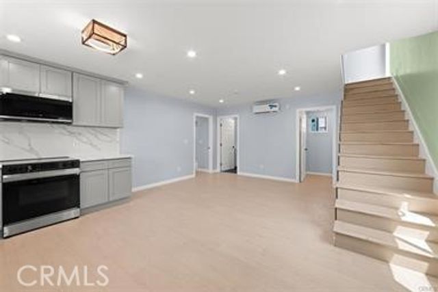 20239 Hartland St, Winnetka (los Angeles), CA 91306