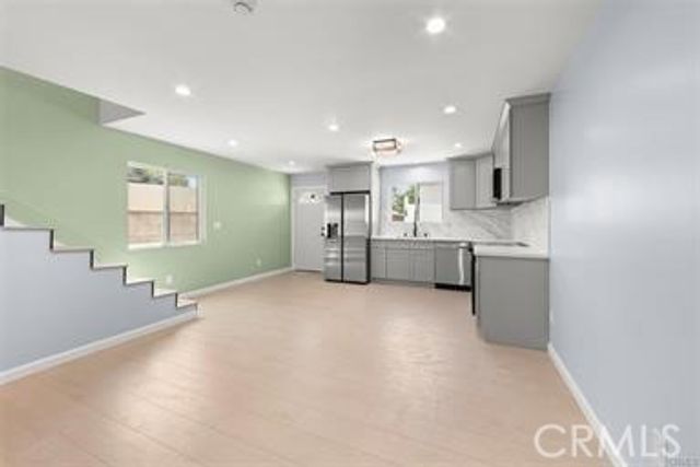 20239 Hartland St, Winnetka (los Angeles), CA 91306