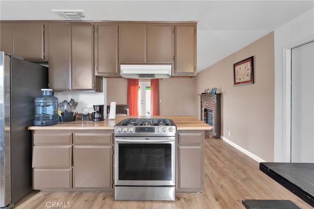 8960 Buckthorn Avenue, Hesperia, CA 92345