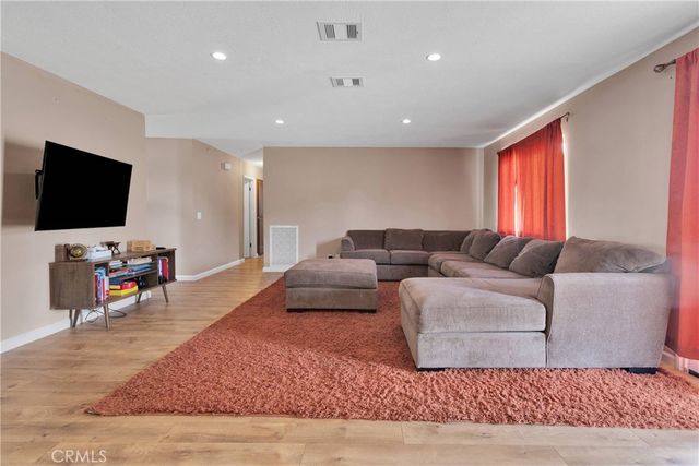 8960 Buckthorn Avenue, Hesperia, CA 92345