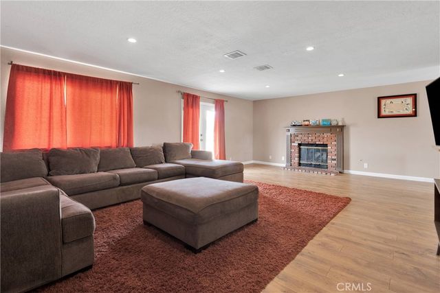 8960 Buckthorn Avenue, Hesperia, CA 92345