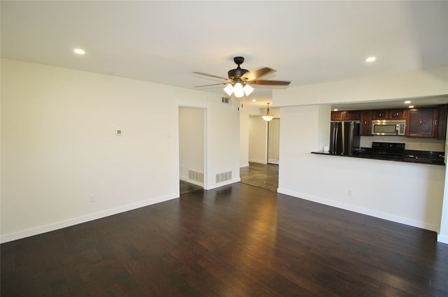 822 Via Valencia, Mesquite, TX 75150