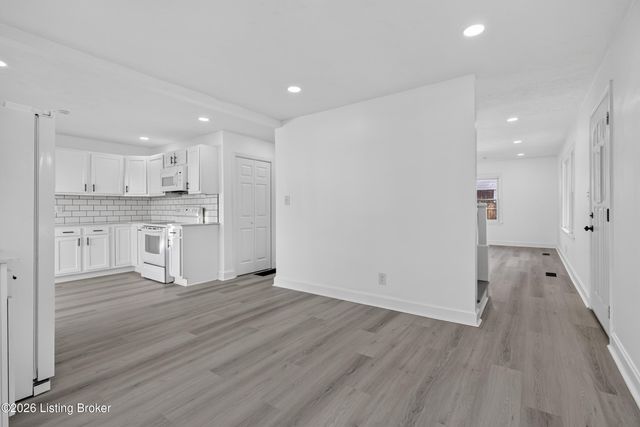 1006 Meadow Hill Rd, Louisville, KY 40219