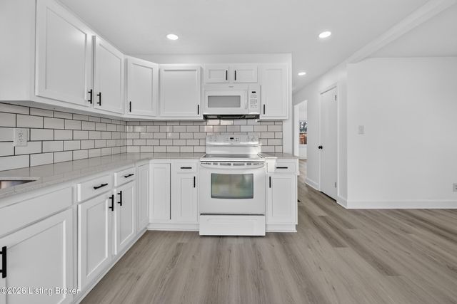 1006 Meadow Hill Rd, Louisville, KY 40219