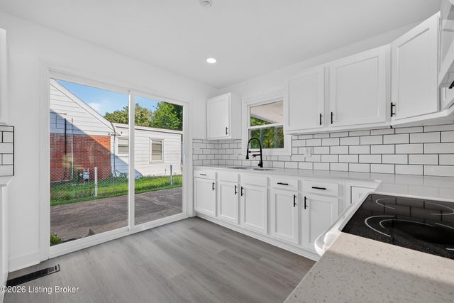 1006 Meadow Hill Rd, Louisville, KY 40219