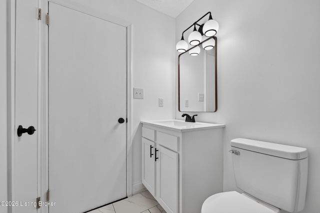 1006 Meadow Hill Rd, Louisville, KY 40219