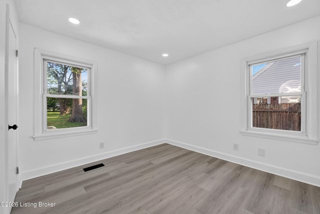 1006 Meadow Hill Rd, Louisville, KY 40219