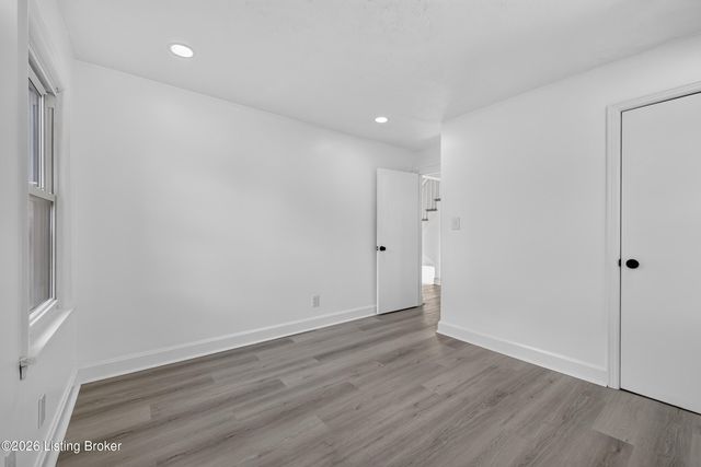 1006 Meadow Hill Rd, Louisville, KY 40219