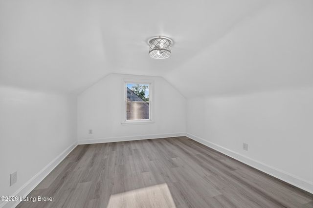 1006 Meadow Hill Rd, Louisville, KY 40219