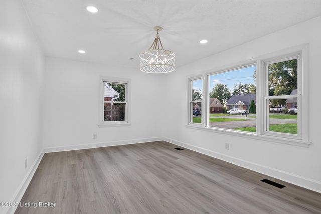 1006 Meadow Hill Rd, Louisville, KY 40219